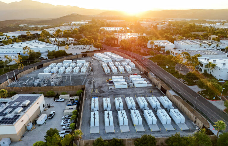 Fotot visar Eolus batteriprojekt Pome i San Diego, USA